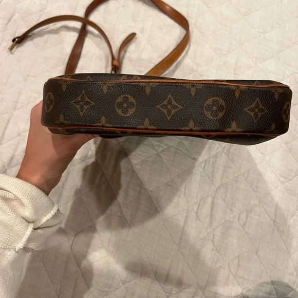 Louis Vuitton Odeon crossbody bag 100% authentic - Picture 6 of 11